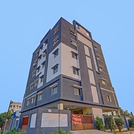 Oyo 81589 Aruna Dwraka Homes Haiderabad Buitenkant foto