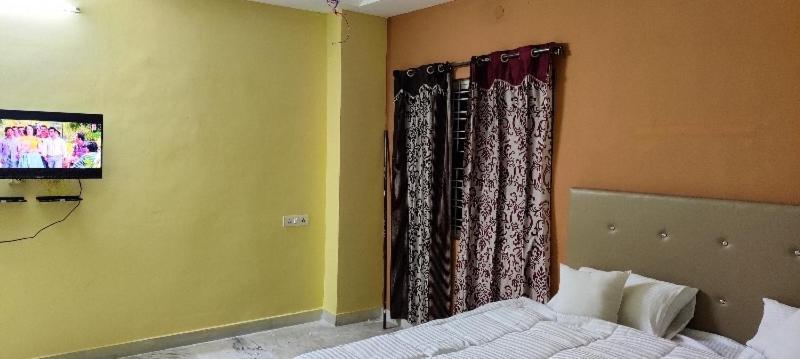 Oyo 81589 Aruna Dwraka Homes Haiderabad Buitenkant foto