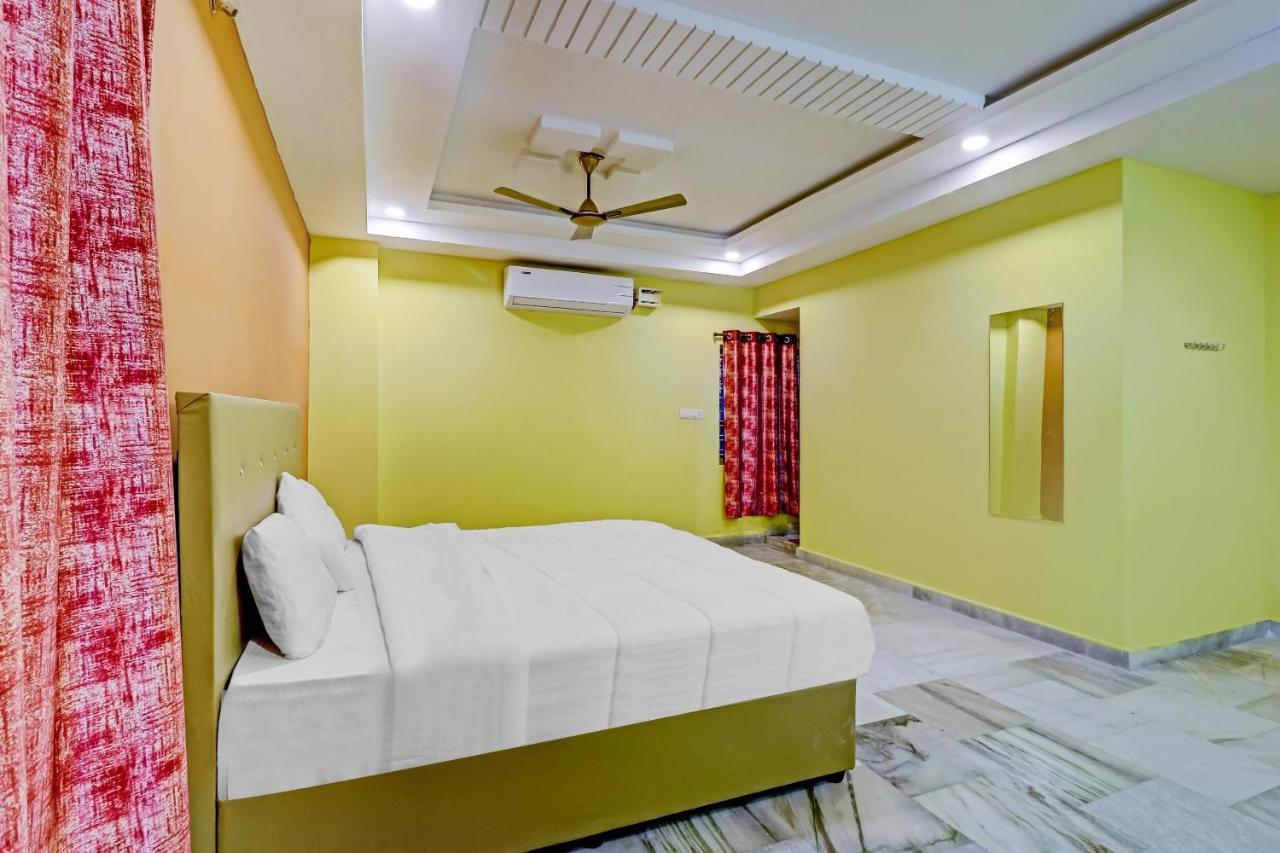 Oyo 81589 Aruna Dwraka Homes Haiderabad Buitenkant foto
