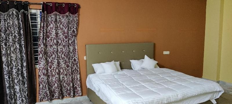 Oyo 81589 Aruna Dwraka Homes Haiderabad Buitenkant foto