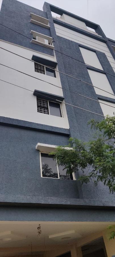 Oyo 81589 Aruna Dwraka Homes Haiderabad Buitenkant foto