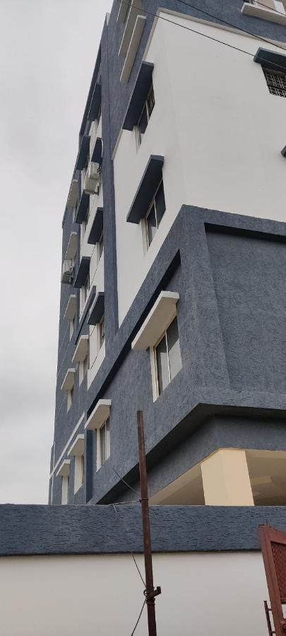 Oyo 81589 Aruna Dwraka Homes Haiderabad Buitenkant foto